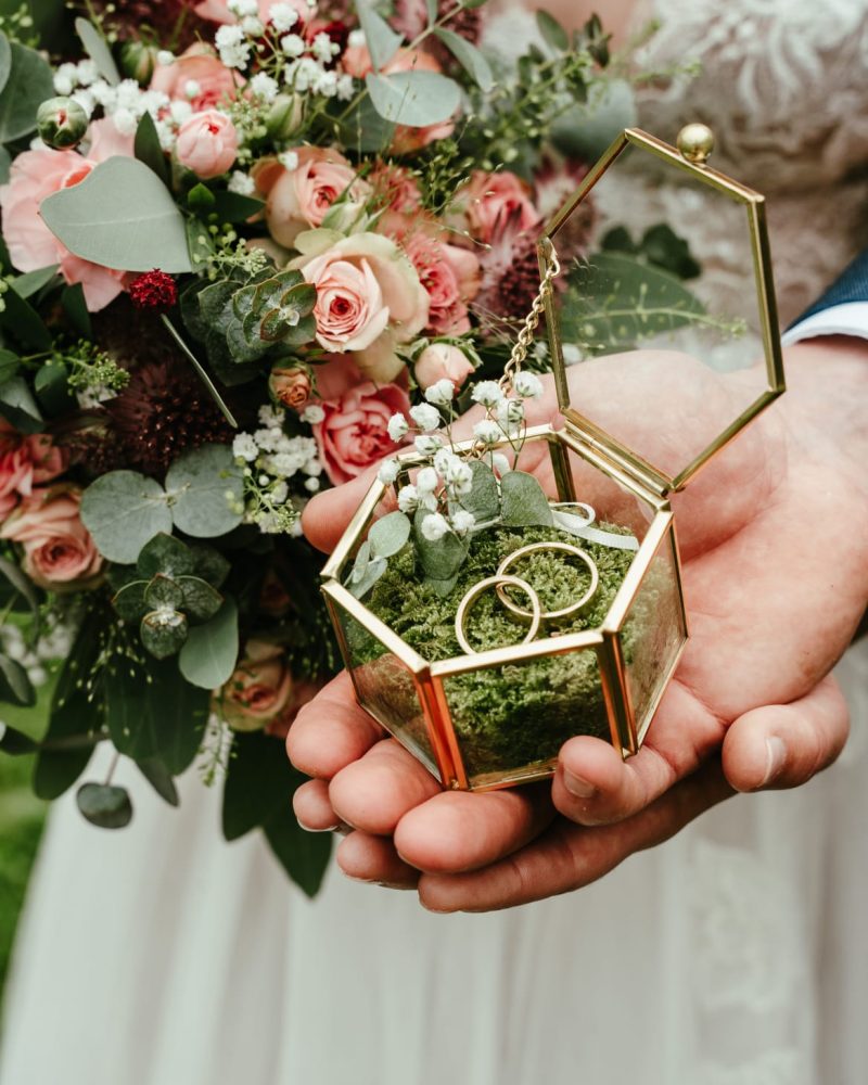 Hochzeitsringe mit Blumen